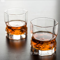 Octogone 10 oz en verre de whisky buvant un verre à vin